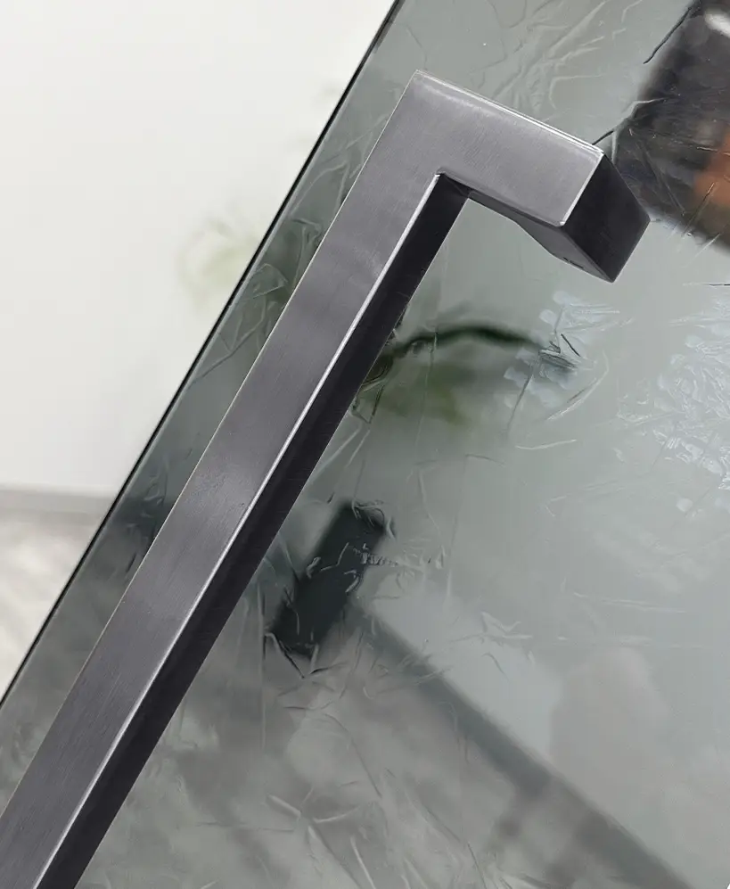 L’impronta della materia impressa nel vetro